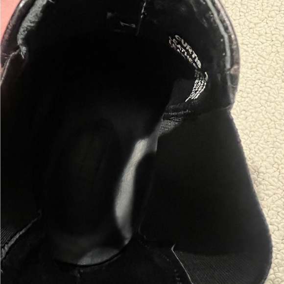 Coach boots 10.5
Free birds 11
New York 10.5 - Picture 4 of 5